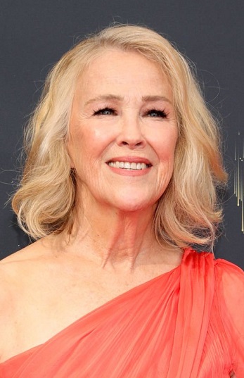 Catherine O'Hara - Short Curled Hairstyle - [Hairstylist: Ana Sorys] - 20210919