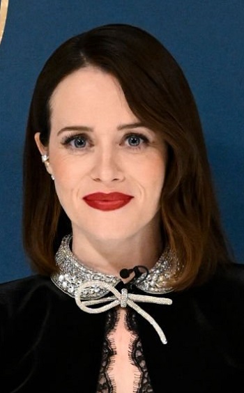 Claire Foy - Shoulder Length Straight Hairstyle (2022) - [Hairstylist: Ben Skervin] - 20221130