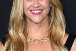 Reese Witherspoon – Long Curled Hairstyle (2022) – Prime Video’s “Something From Tiffany’s” Los Angeles Premiere