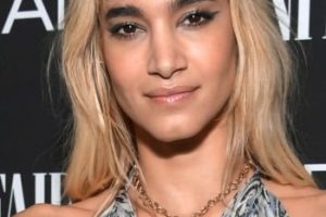 Sofia Boutella – Long Beach Waves Hairstyle/Straight Across Bangs – Vanity Fair and L’Oréal Paris Celebrate New Hollywood