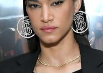Sofia Boutella – Shoulder Length Straight Hairstyle (2022) – Burberry Event