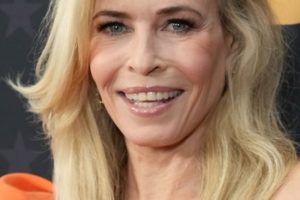 Chelsea Handler – Long Curled Hairstyle (2023) – 28th Annual Critics Choice Awards