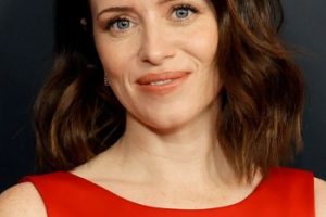 Claire Foy – Medium Length Curled Hairstyle (2023) – AFI Awards Luncheon