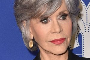 Jane Fonda – Gray Short Layered Haircut/Bangs (2023) – Palm Springs International Film Festival