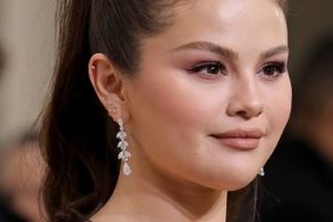 Selena Gomez – High Ponytail (2023) – 80th Annual Golden Globe Awards