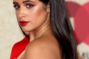 Camila Cabello – Long Straight Hairstyle – Premios Billboard de la Musica Latina 2021