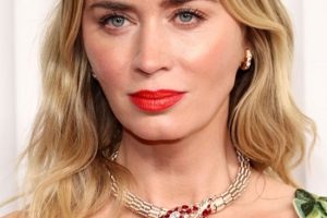 Emily Blunt – Medium Length Curled Hairstyle (2023) – 29th Annual Screen Actors Guild Awards