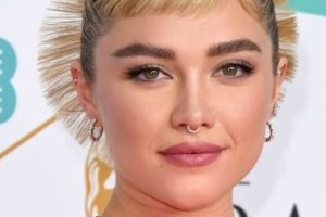 Florence Pugh – Awesomely Unique Faux Updo/Baby Bangs (2023) – EE BAFTA Film Awards 2023