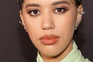 Jasmin Savoy – Short Pinned Back Hairstyle (2023) – Marvel Studios’ “Ant-Man And The Wasp: Quantumania” Los Angeles Premiere