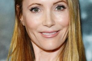 Leslie Mann – Shoulder Length Straight Hairstyle (2023) – Stella McCartney X Adidas Launch Party