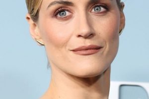Taylor Schilling – Short Pinned-Back Hairstyle (2023) – Apple’s Original Drama Series “Dear Edward” Red Carpet Premiere