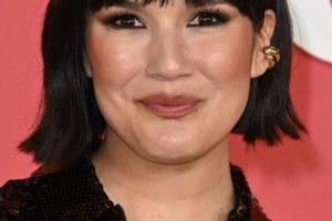 Zoe Chao – Traditional Bob with Bangs (2023) – Netflix’s “Your Place Or Mine” World Premiere