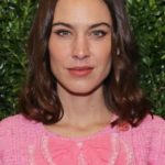 Alexa Chung - Shoulder Length Soft Wave Hairstyle (2023) - [Hairstylist: George Northwood] - 20230218
