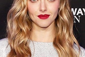 Amanda Seyfried – Long Beachy Hairstyle – Dom Perignon & Born This Way Foundation host Charity Dinner on World Kindness Day