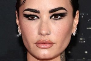 Demi Lovato – Short Slicked Back Hairstyle (2023) – Paramount’s “Scream VI” World Premiere