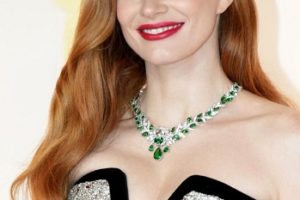 Jessica Chastain – Glamorous Long Curled Hairstyle (2023) – 95th Annual Academy Awards