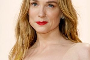 Kerry Condon – Long Beach Waves Hairstyle (2023) – 95th Annual Academy Awards