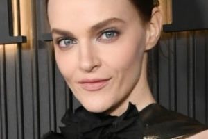 Madeline Brewer – Twisted Messy Updo (2023) – Vanity Fair Campaign Hollywood and TikTok Celebrate Vanities: A Night For Young Hollywood