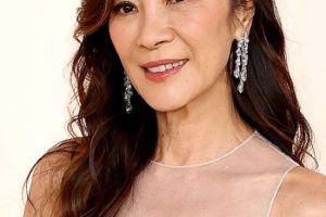 Michelle Yeoh – Soft Waves Pinned Back Hairstyle (2023) – 95th Annual Academy Awards