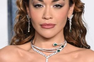 Rita Ora – Vintage Long Curled Hairstyle (2023) – Vanity Fair Oscar Party