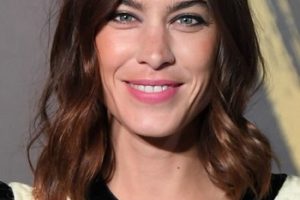 Alexa Chung – Deep Side Part Curled Hairstyle – Fashion For Relief London 2019