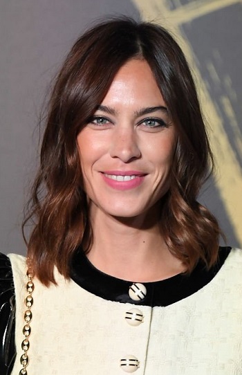 Alexa Chung - Deep Side Part Curled Hairstyle (2023) - [Hairstylist: George Northwood] - 20190914