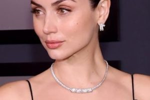 Ana De Armas – Sleek Updo (2022) – Academy of Motion Picture Arts and Sciences 13th Governors Awards