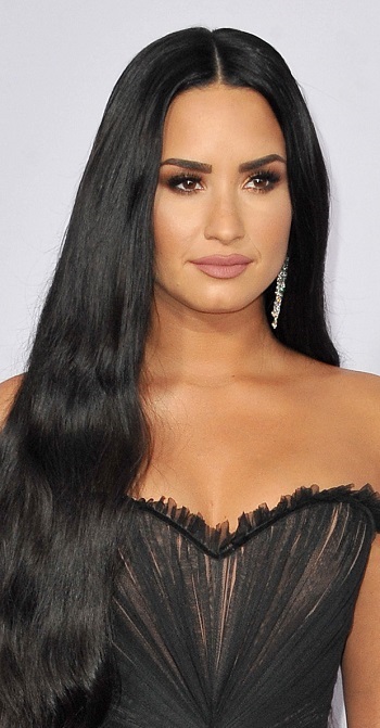 Demi Lovato - Long Straight Hairstyle - [Hairstylist: César Deleön Ramîrez] - 20171119