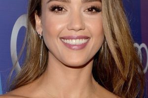 Jessica Alba – Long Straight Hairstyle – Variety’s 5th Annual Power of Women