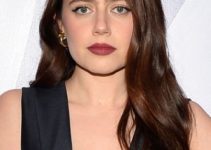 Molly Gordon – Chesnut Brown Hairstyle Shines – Dior – The Grey Zone Opening
