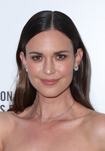 Odette Annable - Long Straight Hairstyle (2023) - [Hairstylist: Christine Symonds] - 20230312