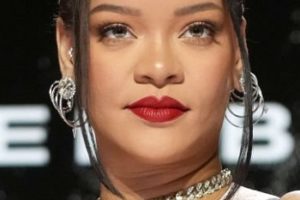 Rihanna – Long Double Braid Hairstyle (2023) – Apple Music Super Bowl LVII Halftime Show
