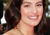 Diana Silvers – Medium Length Curled Hairstyle (2023) – 76th Annual Cannes Film Festival