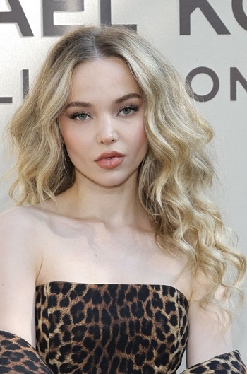 Dove Cameron - Long Blonde Curled Hairstyle - 20210910