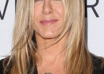 Jennifer Aniston – Long Straight Hairstyle – “Mother’s Day” Premiere