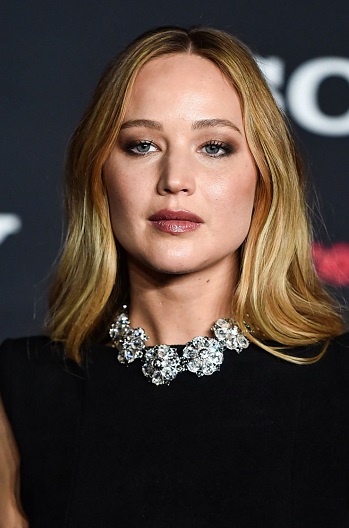 Jennifer Lawrence - Long Straight Hairstyle (2023) - [Hairstylist: Gregory Russell] - 20230424