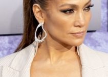 Jennifer Lopez – Half Up Half Down Hairstyle (2023) – Netflix’s “The Mother” Los Angeles Premiere