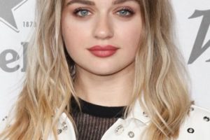 Joey King – Long Beach Waves Hairstyle – Variety and Women In Film’s 2018 Pre-Emmy Celebration