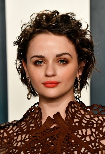 Joey King - Short Curly Hairstyle - [Hairstylist: Dimitris Giannetos] - 20200209