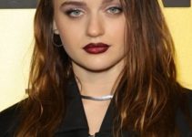 Joey King – Long Curled Hairstyle (2022) – Vanities Party: A Night For Young Hollywood