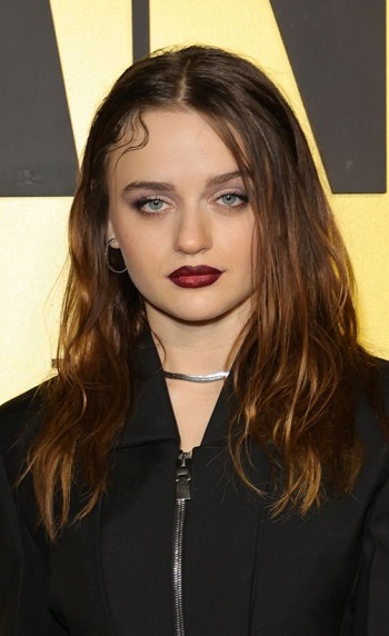 Joey King - Long Curled Hairstyle (2022) - [Hairstylist: Dimitris Giannetos] - 20220322