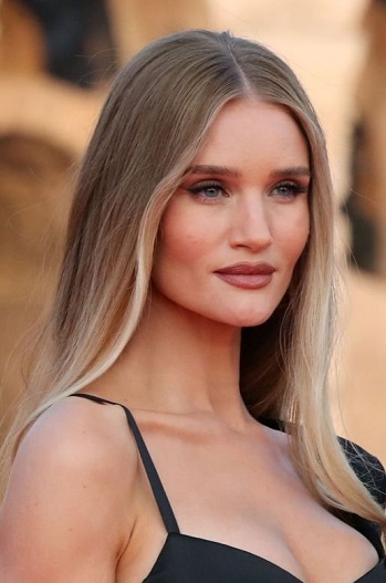 Rosie Huntington Whiteley - Long Straight Hairstyle (2023) - [Hairstylist: Christian Wood] - 20230512