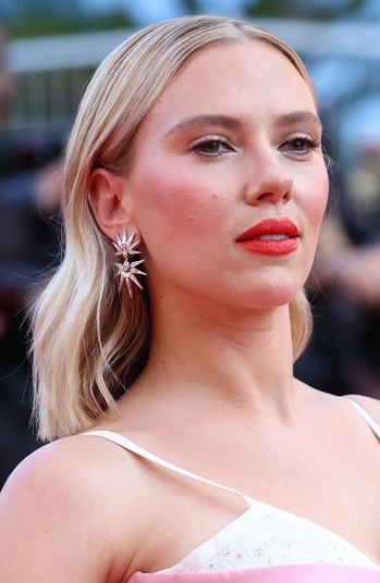 Scarlett Johansson - Shoulder Length Wave Hairstyle (2023) - [Hairstylist: David von Cannon] - 20230523