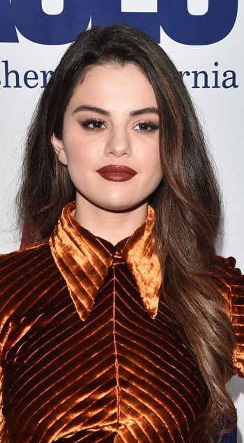 Selena Gomez - Long Curled Hairstyle - 20191117