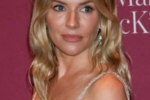 Sienna Miller – Long Glam Waves Hairstyle (2023) – Prince’s Trust Gala