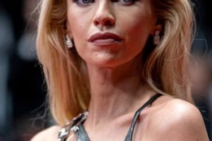 Stella Maxwell – Sexy Blowout (2023) – 76th Annual Cannes Film Festival
