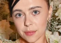 Bel Powley – Gelled Graphic Updo (2023) – Fashion And Film Party 2023