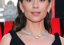 Hayley Atwell – Long Slicked Back Hairstyle (2023) – “Mission: Impossible – Dead Reckoning Part One” Global Premiere