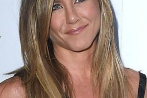 Jennifer Aniston – Deep Side Part Hairstyle – Lionsgate’s “She’s Funny That Way” Premiere