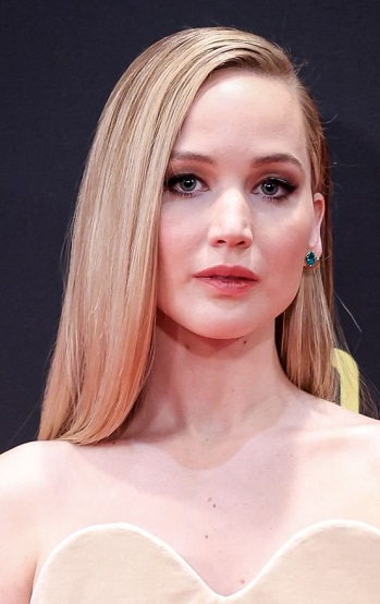 Jennifer Lawrence - Long Straight Hairstyle (2023) - [Hairstylist: Gregory Russell] - 20230614